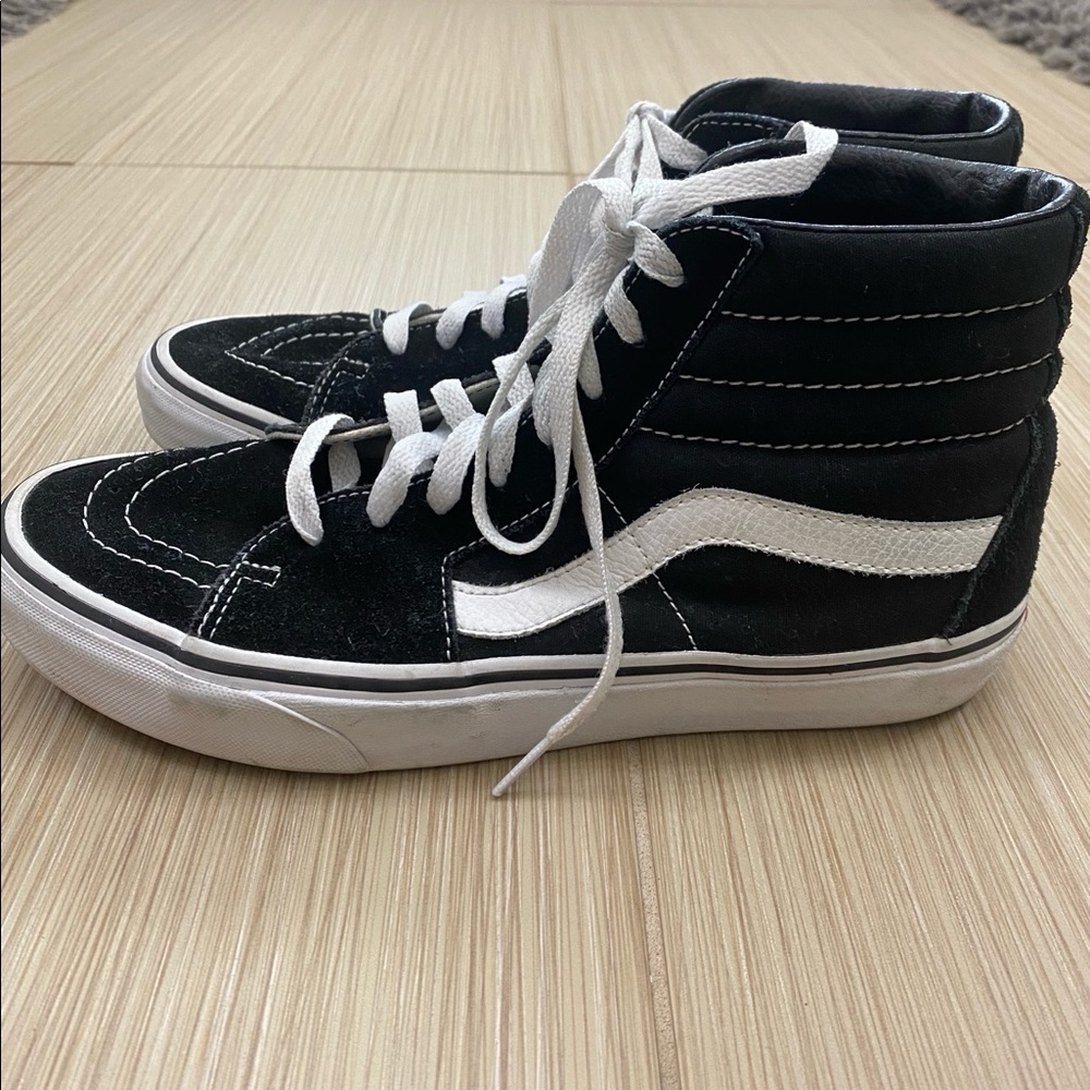 VANS Sk8-Hi Black/White Size 10.5 Women/9 Men